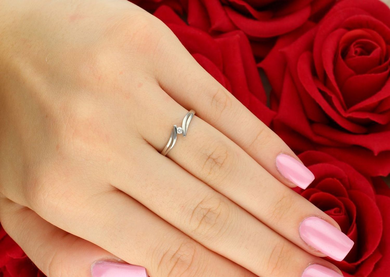 Elegancki pierścionek z białego złota 585 z brylantem 0,03 ct, czystość SI, barwa H. Przekładany wzór, rozmiar 13. Idealny prezent z certyfikatem autentyczności1.jpg